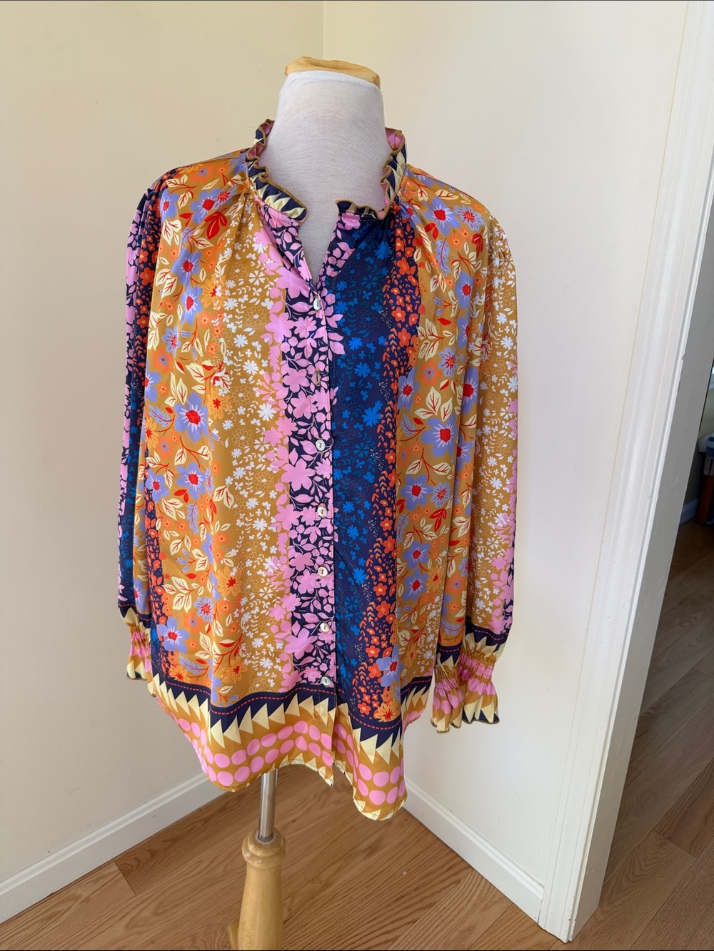 NWOT! David Cline XL garden blouse with sleeve smocking.